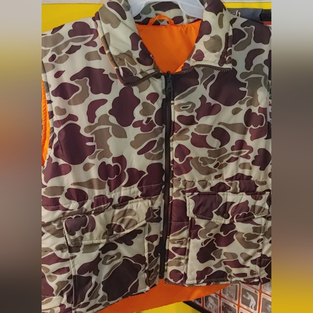 Camo / orange reverse vest stylin